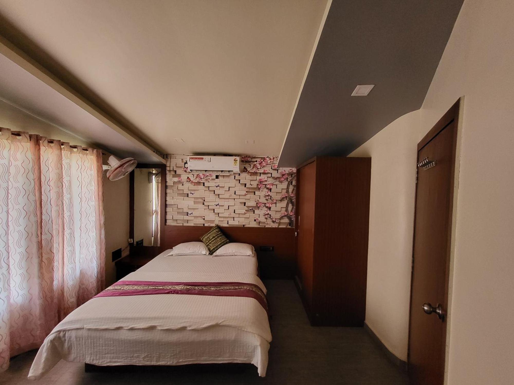 Paras Holiday Home ساتارا المظهر الخارجي الصورة